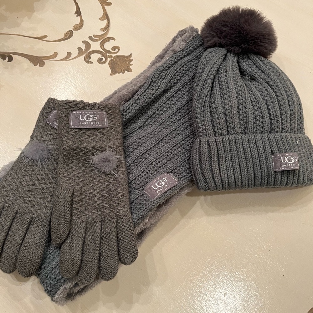 UGG Winter Grey sweater weather pom pom hat & infinity scarf set - Picture 2 of 8